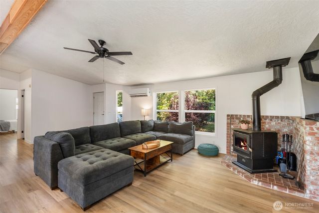 22779 Seabeck Holly Rd, Seabeck, WA 98380