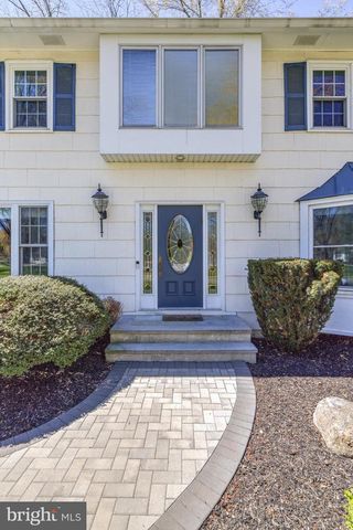 4 HAWK DR E, Princeton Junction, NJ 08550