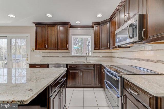 4 HAWK DR E, Princeton Junction, NJ 08550