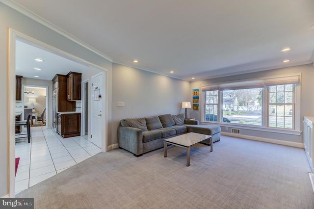 4 HAWK DR E, Princeton Junction, NJ 08550