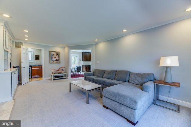 4 HAWK DR E, Princeton Junction, NJ 08550