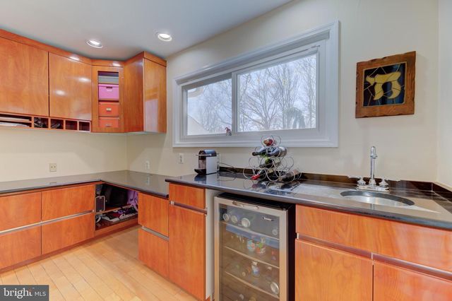 4 HAWK DR E, Princeton Junction, NJ 08550