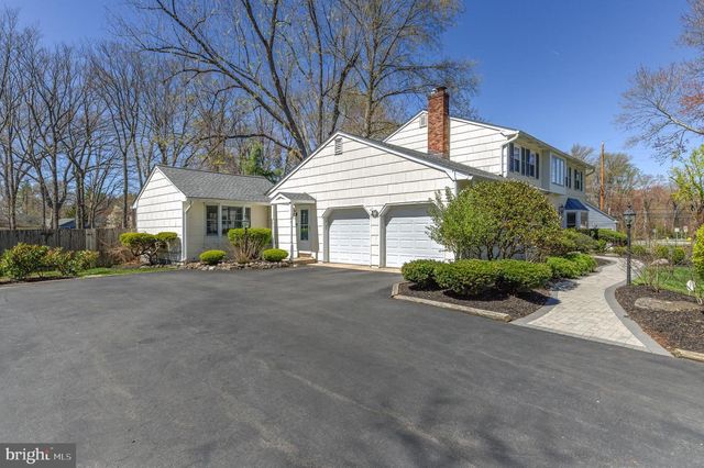 4 HAWK DR E, Princeton Junction, NJ 08550