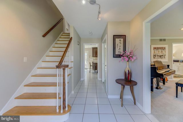 4 HAWK DR E, Princeton Junction, NJ 08550