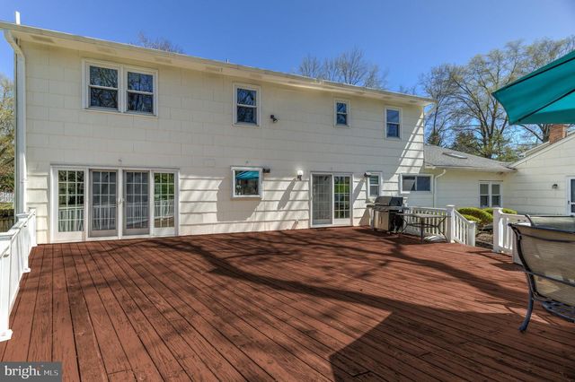 4 HAWK DR E, Princeton Junction, NJ 08550