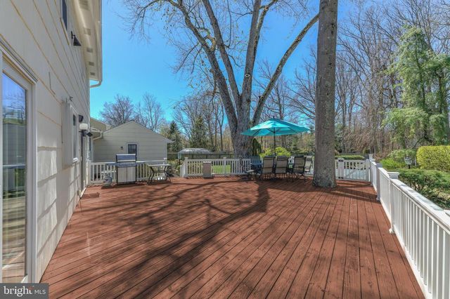 4 HAWK DR E, Princeton Junction, NJ 08550