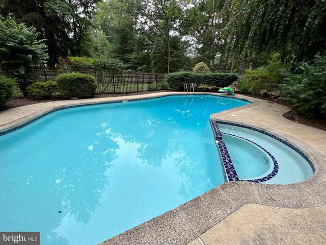 4 HAWK DR E, Princeton Junction, NJ 08550