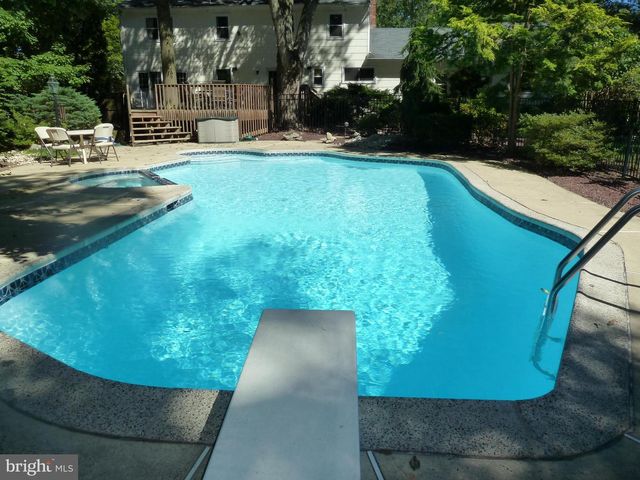 4 HAWK DR E, Princeton Junction, NJ 08550