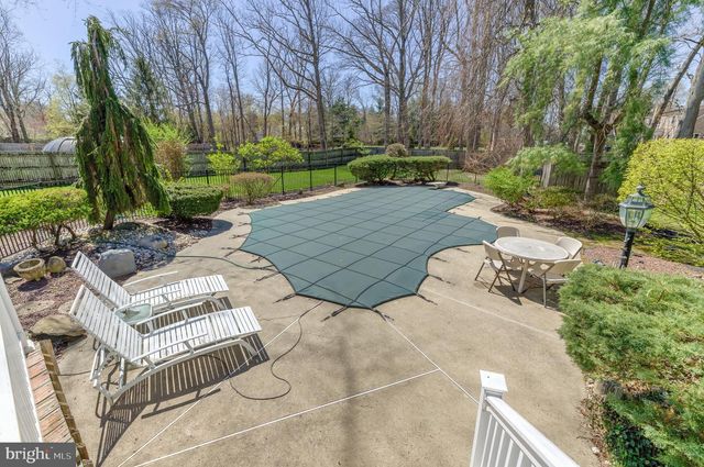 4 HAWK DR E, Princeton Junction, NJ 08550