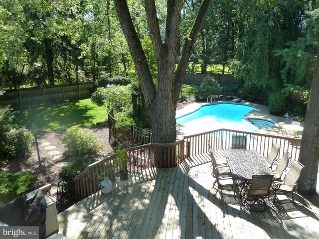 4 HAWK DR E, Princeton Junction, NJ 08550