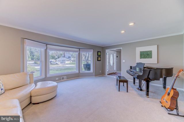 4 HAWK DR E, Princeton Junction, NJ 08550