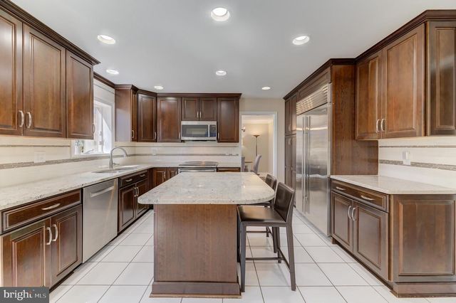 4 HAWK DR E, Princeton Junction, NJ 08550