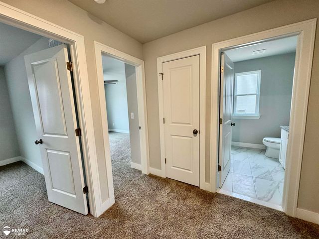 8341 Peninsula Circle, Grand Blanc, MI 48439