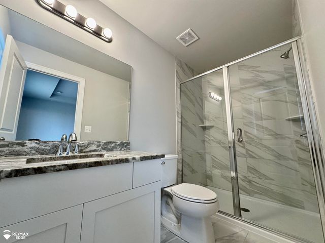 8341 Peninsula Circle, Grand Blanc, MI 48439