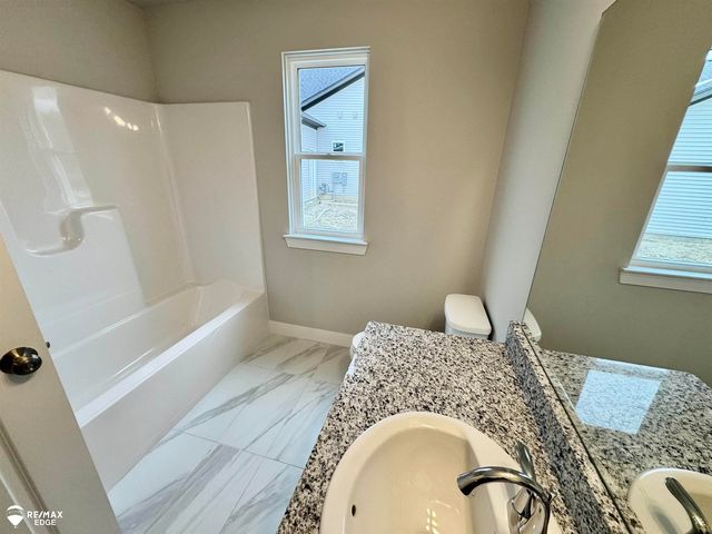 8341 Peninsula Circle, Grand Blanc, MI 48439