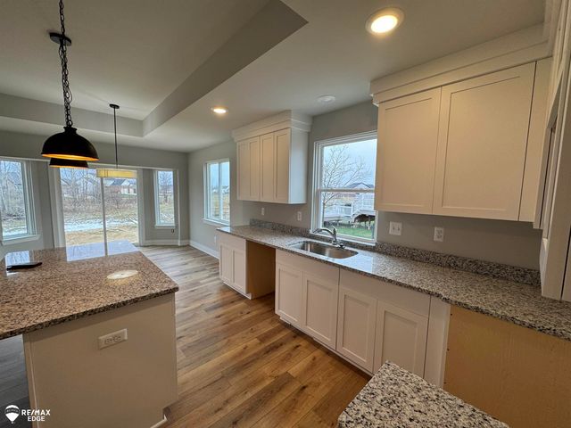 8341 Peninsula Circle, Grand Blanc, MI 48439