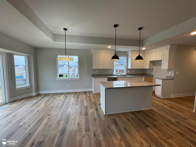 8341 Peninsula Circle, Grand Blanc, MI 48439