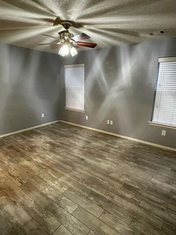 307 Quail Crossing Drive, Sanger, TX 76266