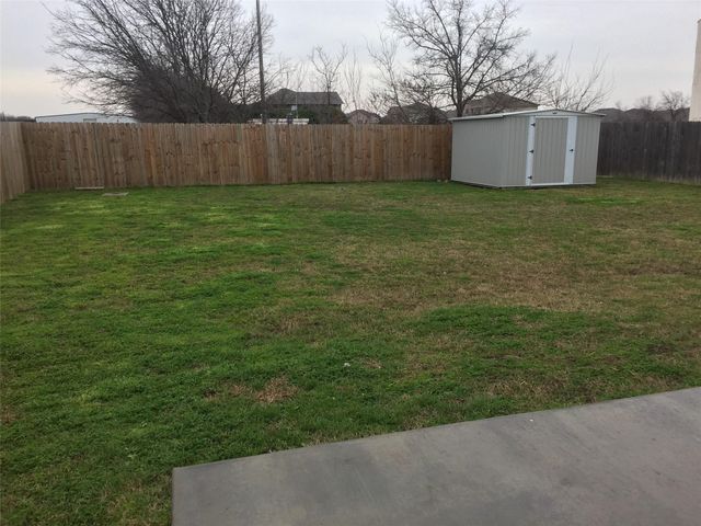 307 Quail Crossing Drive, Sanger, TX 76266