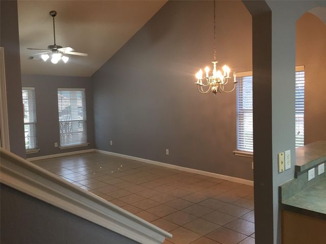 307 Quail Crossing Drive, Sanger, TX 76266