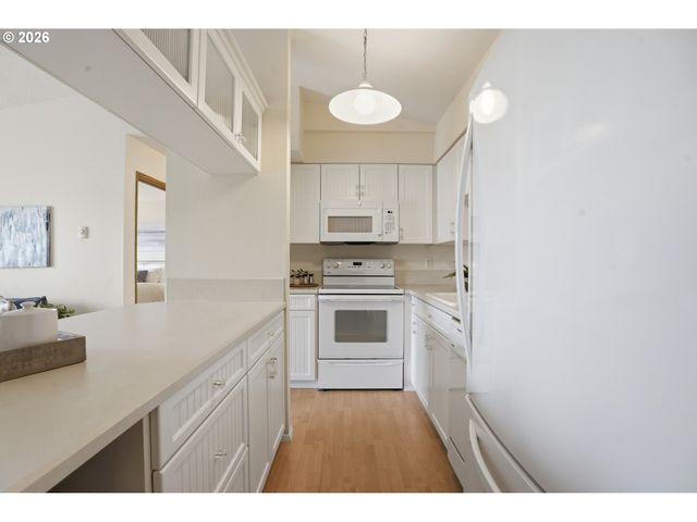 11040 Sw GREENBURG Rd 311, Tigard, OR 97223