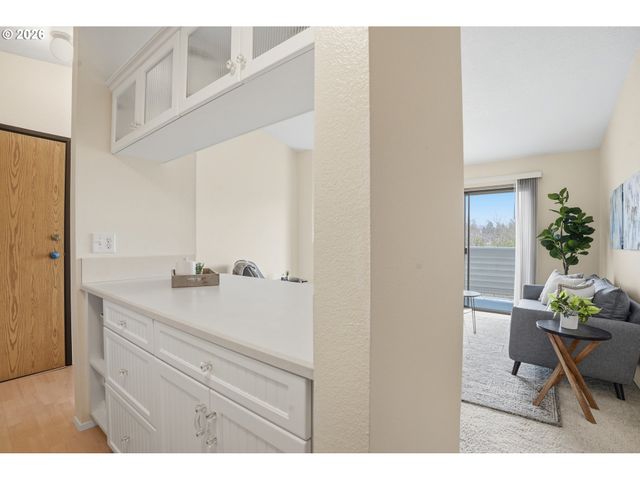 11040 Sw GREENBURG Rd 311, Tigard, OR 97223