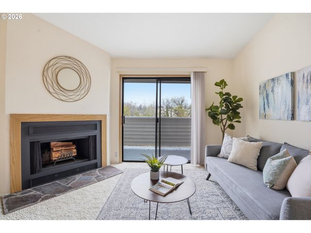 11040 Sw GREENBURG Rd 311, Tigard, OR 97223