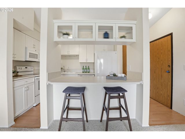 11040 Sw GREENBURG Rd 311, Tigard, OR 97223