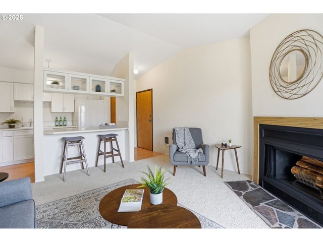 11040 Sw GREENBURG Rd 311, Tigard, OR 97223