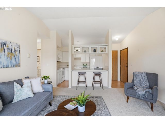 11040 Sw GREENBURG Rd 311, Tigard, OR 97223