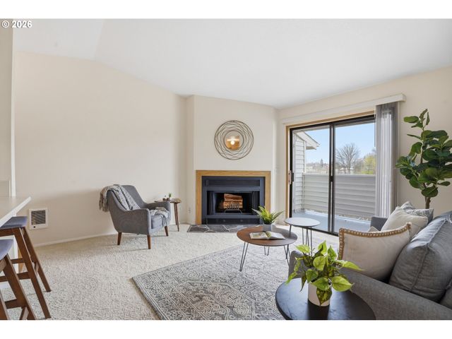 11040 Sw GREENBURG Rd 311, Tigard, OR 97223