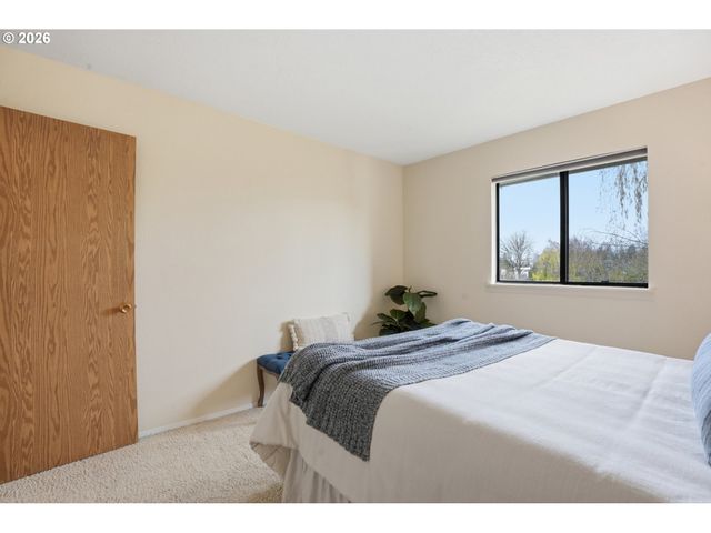 11040 Sw GREENBURG Rd 311, Tigard, OR 97223