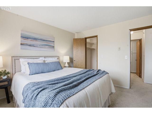 11040 Sw GREENBURG Rd 311, Tigard, OR 97223