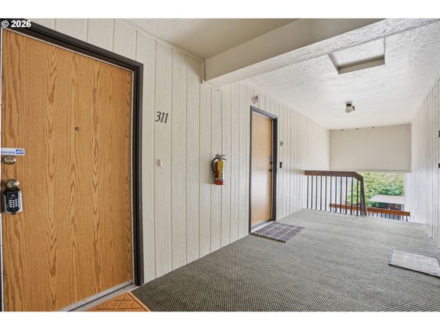 11040 Sw GREENBURG Rd 311, Tigard, OR 97223