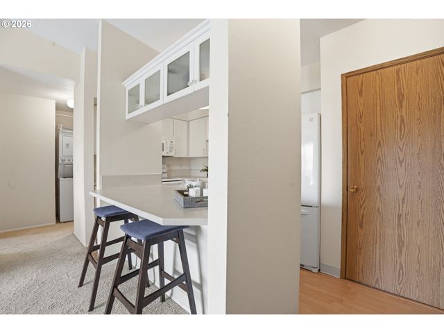 11040 Sw GREENBURG Rd 311, Tigard, OR 97223