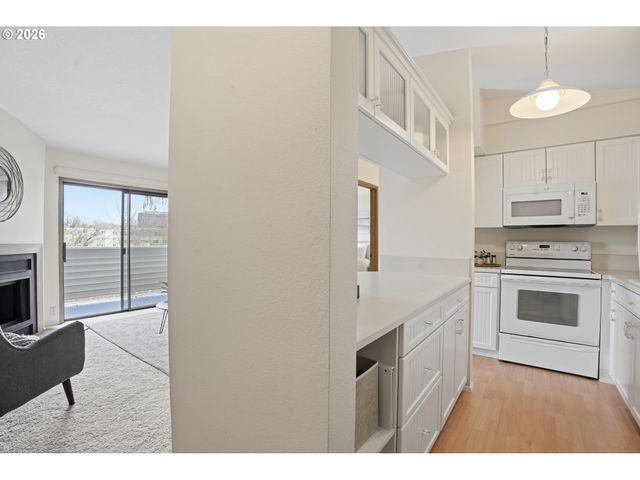 11040 Sw GREENBURG Rd 311, Tigard, OR 97223