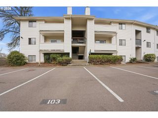 11040 Sw GREENBURG Rd 311, Tigard, OR 97223