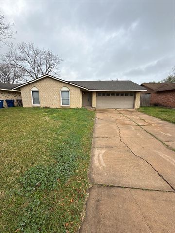 2410 21st Avenue N, Texas City, TX 77590