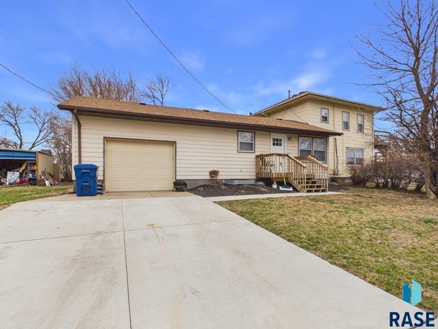404 W 1st Ave Avenue, Lennox, SD 57039
