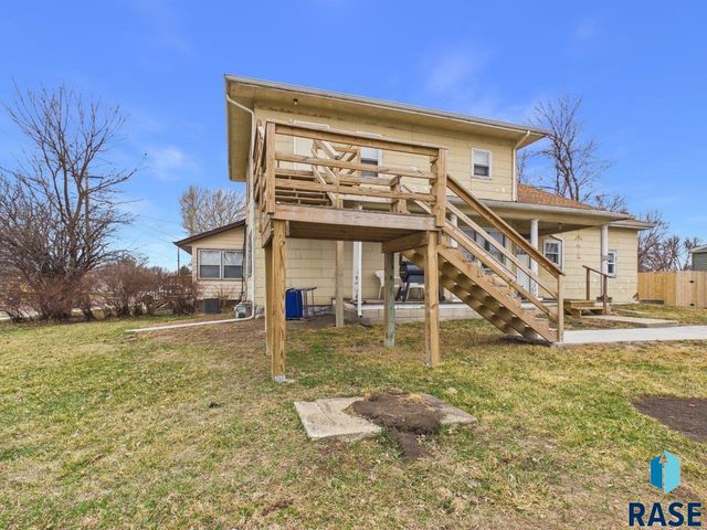 404 W 1st Ave Avenue, Lennox, SD 57039