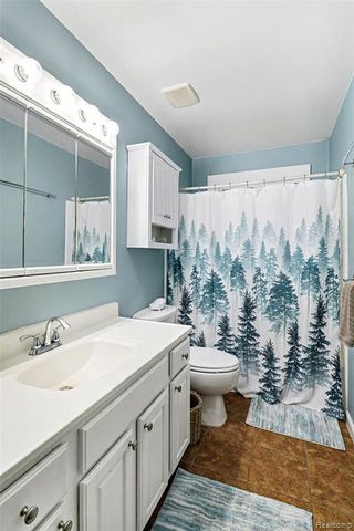 6561 Bennett Lake Road, Fenton, MI 48430