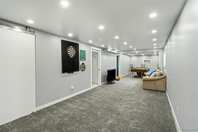 6561 Bennett Lake Road, Fenton, MI 48430