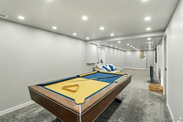 6561 Bennett Lake Road, Fenton, MI 48430