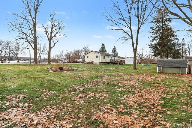 6561 Bennett Lake Road, Fenton, MI 48430