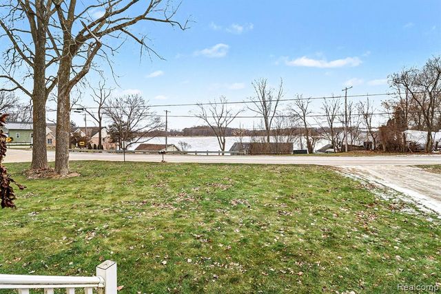 6561 Bennett Lake Road, Fenton, MI 48430