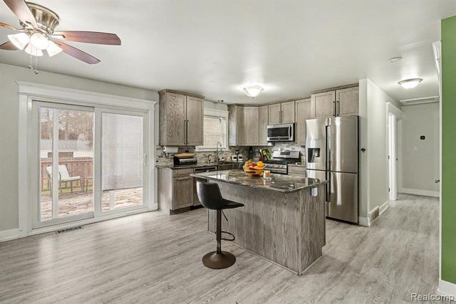 6561 Bennett Lake Road, Fenton, MI 48430