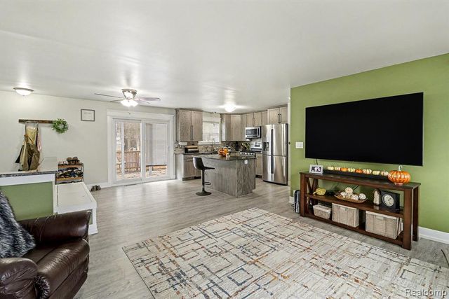 6561 Bennett Lake Road, Fenton, MI 48430