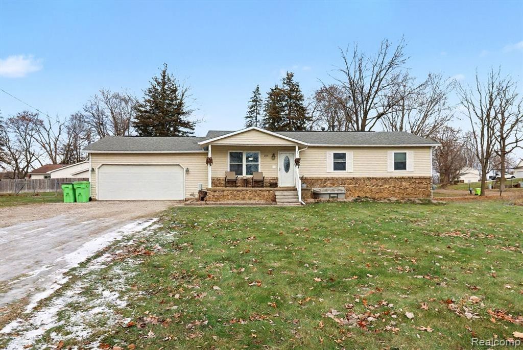 6561 Bennett Lake Road, Fenton, MI 48430