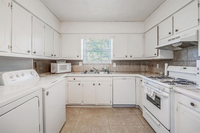 618 & 620 Newcastle Dr, Sherwood, AR 72120