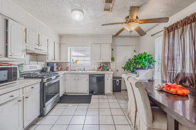 618 & 620 Newcastle Dr, Sherwood, AR 72120